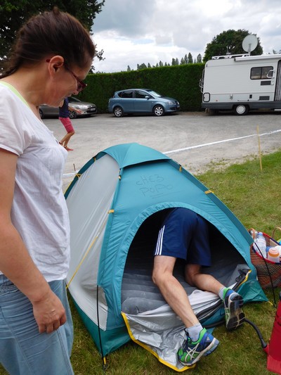 Euh, Fred, T'es sûr que l'on peut dormir à deux là-dedans ?