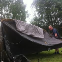 Installation des tentes : c'est pas gagné !